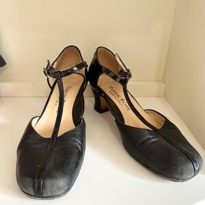 Taryn Rose Black T-Strap Heels size 5